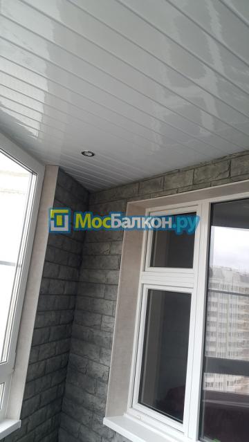 Комбинированная обшивка искусственным камнем 