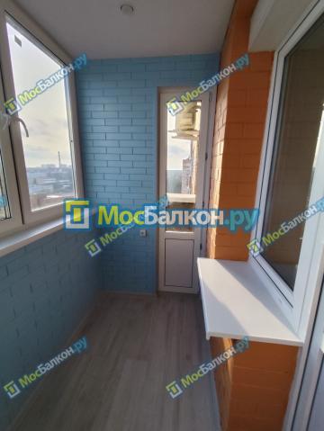 Отделка балконов стеновым паркетом